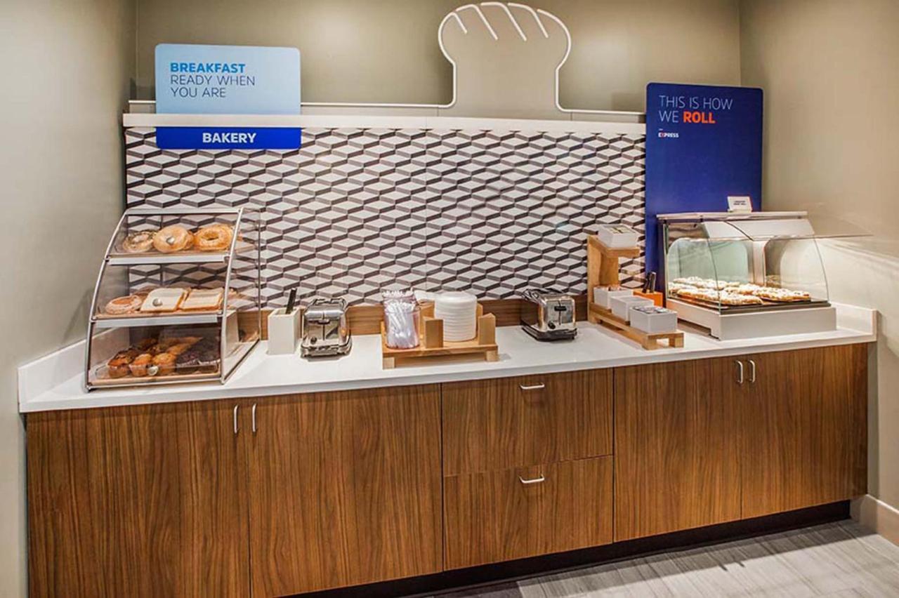 Holiday Inn Express Pittston - Scranton Airport By Ihg ภายนอก รูปภาพ
